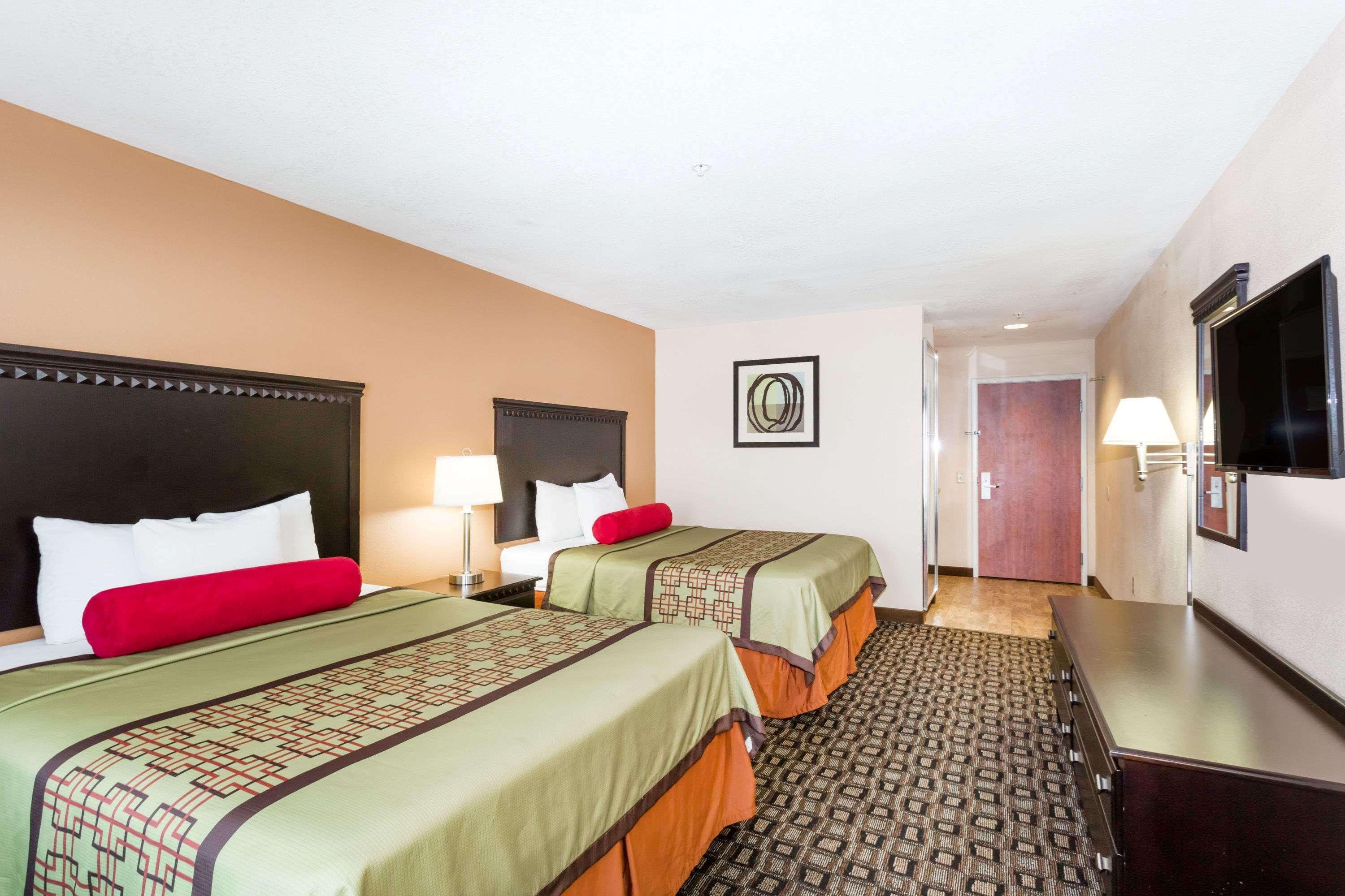 Days Inn & Suites By Wyndham Savannah North I-95 Port Wentworth Eksteriør bilde