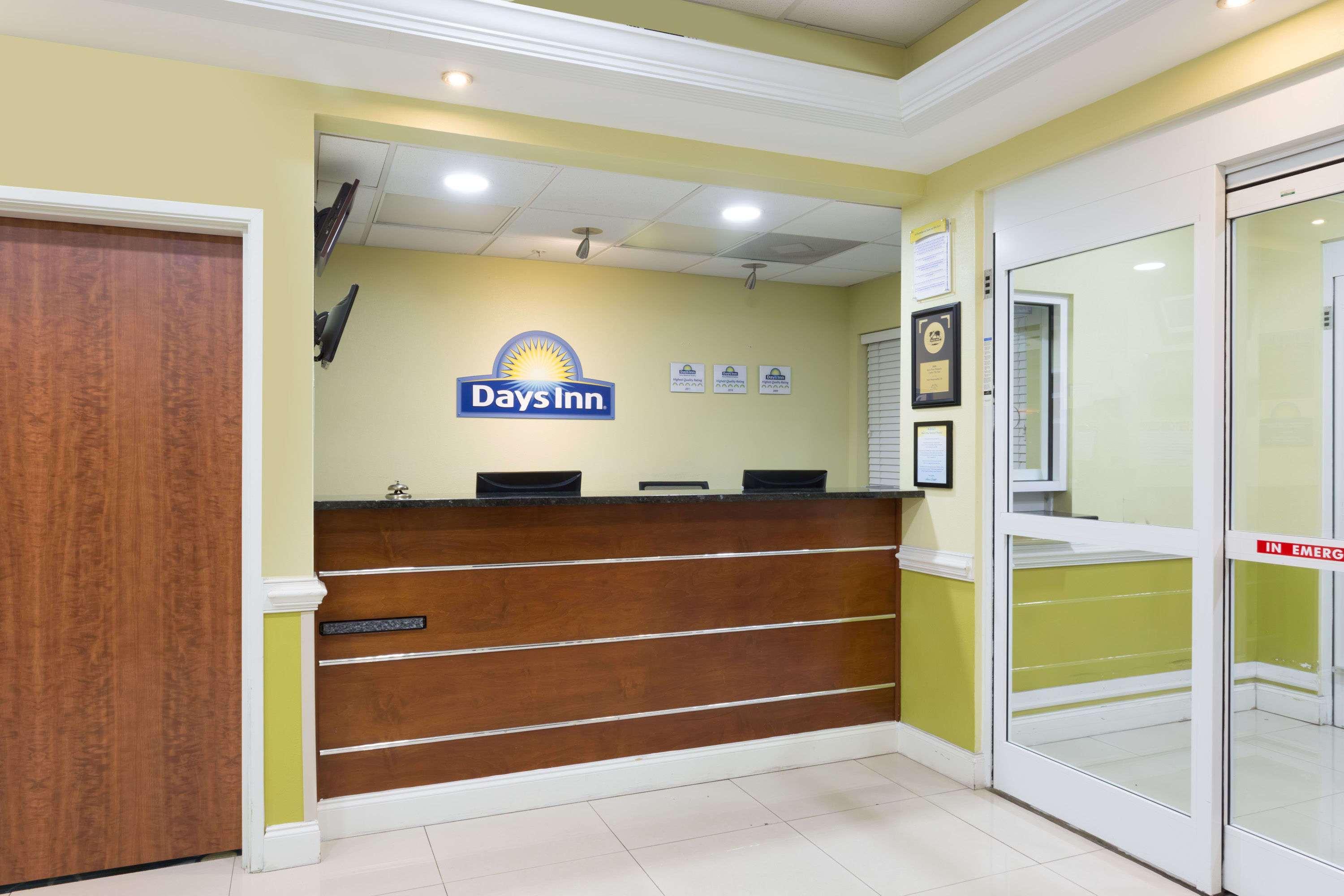 Days Inn & Suites By Wyndham Savannah North I-95 Port Wentworth Eksteriør bilde