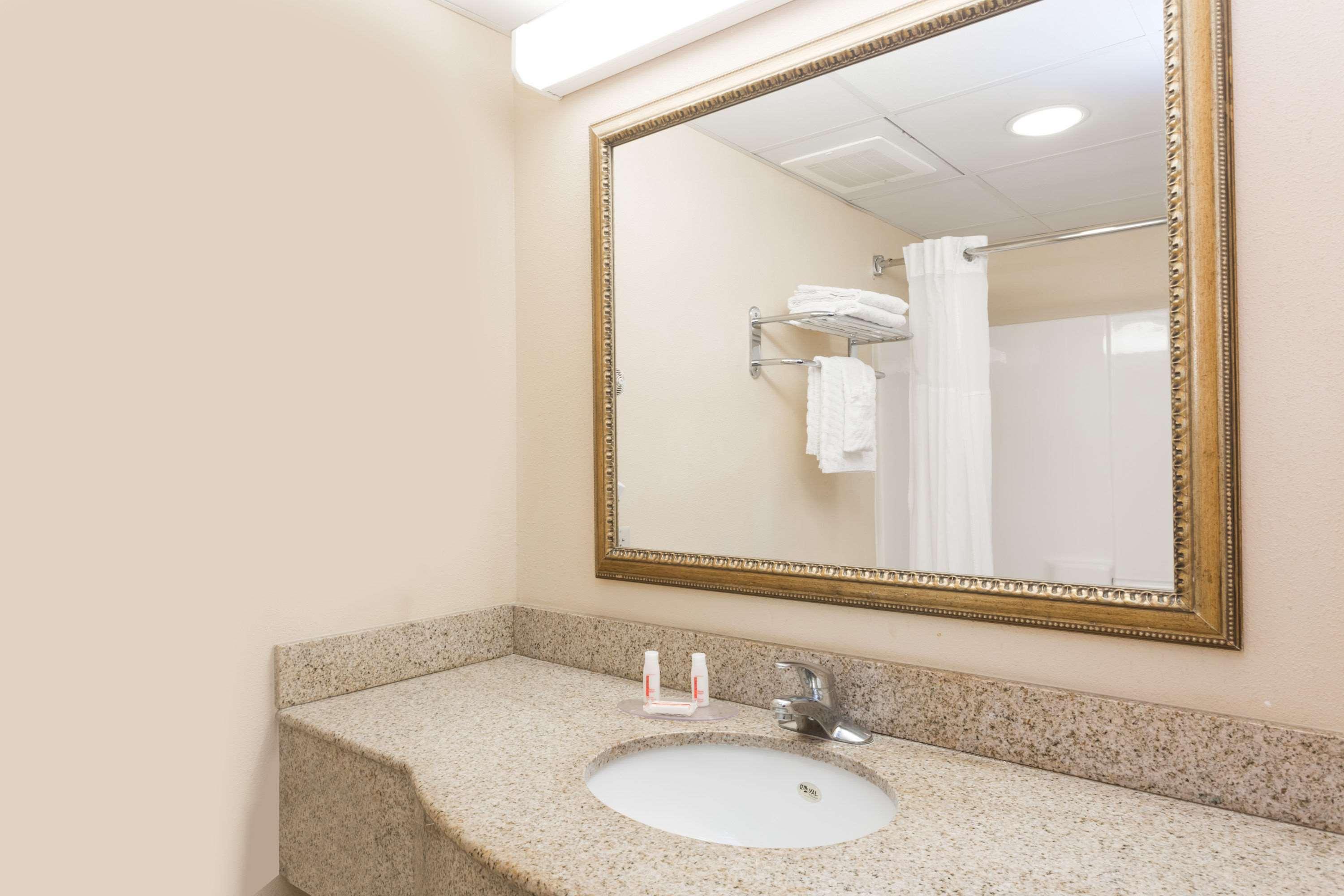 Days Inn & Suites By Wyndham Savannah North I-95 Port Wentworth Eksteriør bilde
