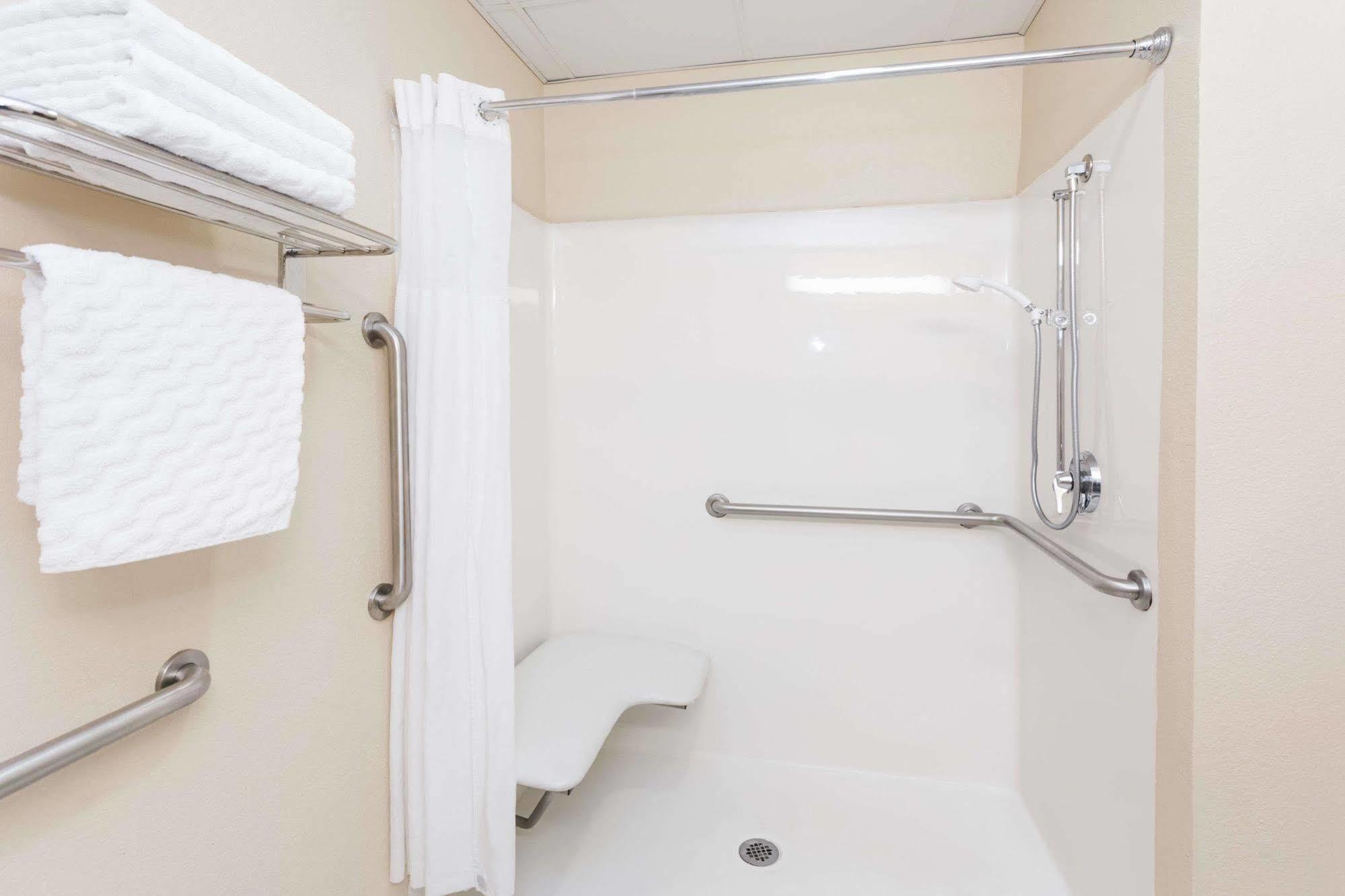 Days Inn & Suites By Wyndham Savannah North I-95 Port Wentworth Eksteriør bilde
